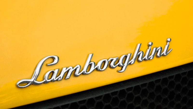 Illustration for article titled Lamborghini Deimos, New Land Rover Defender Targets Toyota Hilux, And No GM CEO Raises